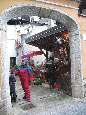 Mercatino Besano 2006 012.jpg